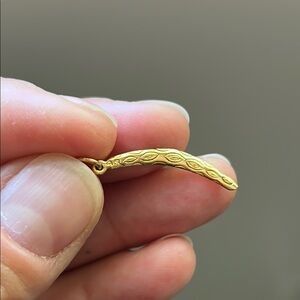 Elegant 10K Boomerang Charm